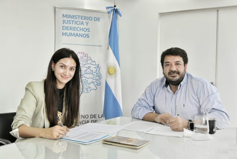 Firman convenio para profundizar la lectura en las cárceles bonaerenses