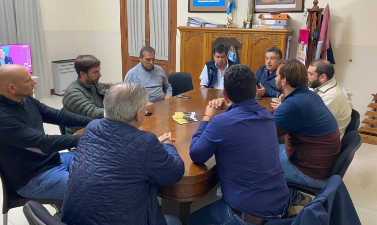 Intendentes se reúnen en Suipacha por transporte