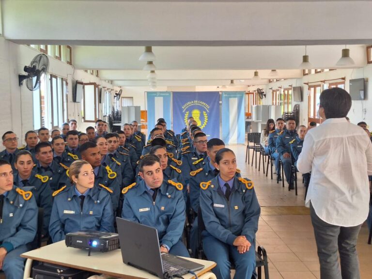Inició el taller de la Fundación Micaela en la Escuela de Cadetes del SPB