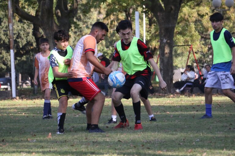Giles: Renovación de la cancha del Parque