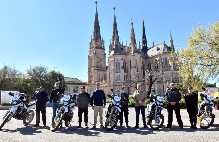 Luján continúa reforzando la seguridad con nuevas motos de la Policía y efectivos.
