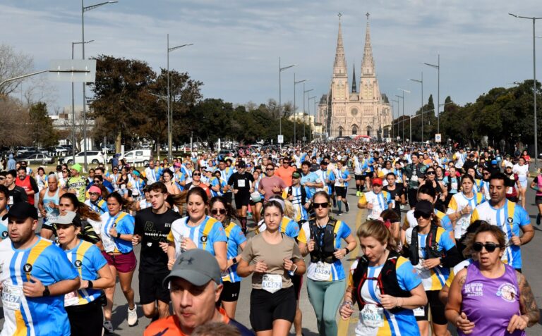En Luján corrieron por la Virgen