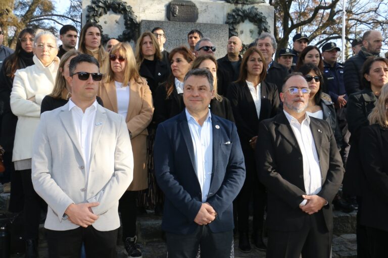 Giles celebró los 209 años de la Independencia Nacional