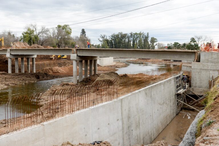 Continúan obras de ampliación del cauce del Río Luján