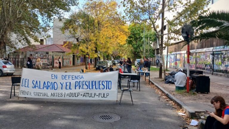 Semana compleja en La Universidad Nacional de La Plata: paros, asuetos y feriados paralizan la actividad académica