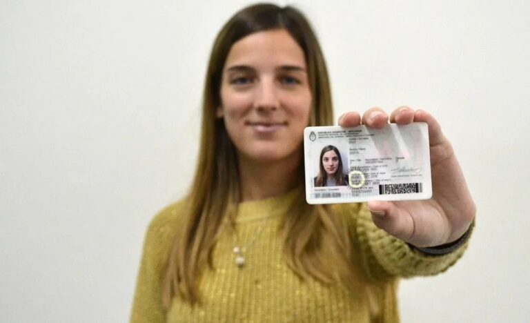 Cómo tramitar el nuevo ejemplar de DNI y quién debe hacerlo