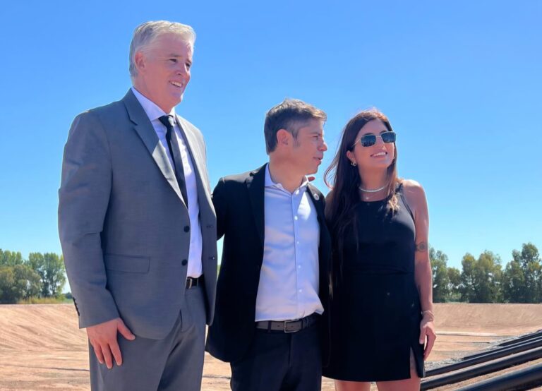 Kicillof anunció que la Provincia terminará las 92 viviendas en Navarro