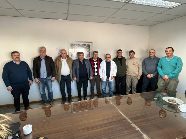 La CGT Regional participó de la recorrida de un molino en Navarro