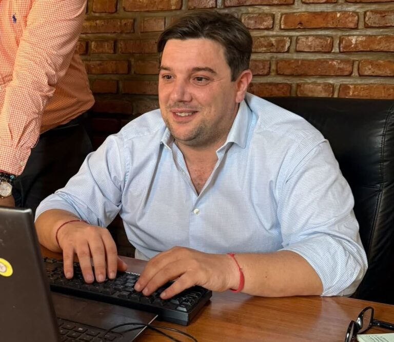 Al cruce entre el Municipio y Carlos de Lamadrid se sumó Mateo Natalini
