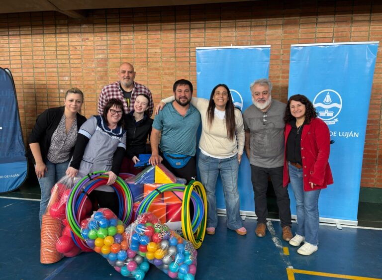 Luján: Entrega de materiales a instituciones educativas